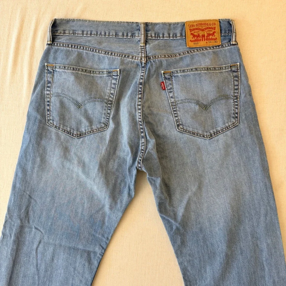Levis measurements taken